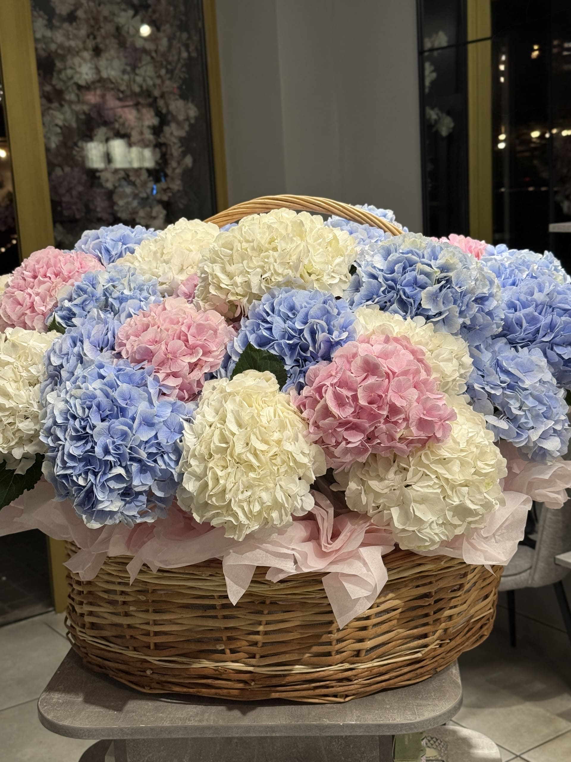 kompozitsiya-v-korzine-romantik-mud:-romanticheskoe-nastroenie-garantirovano