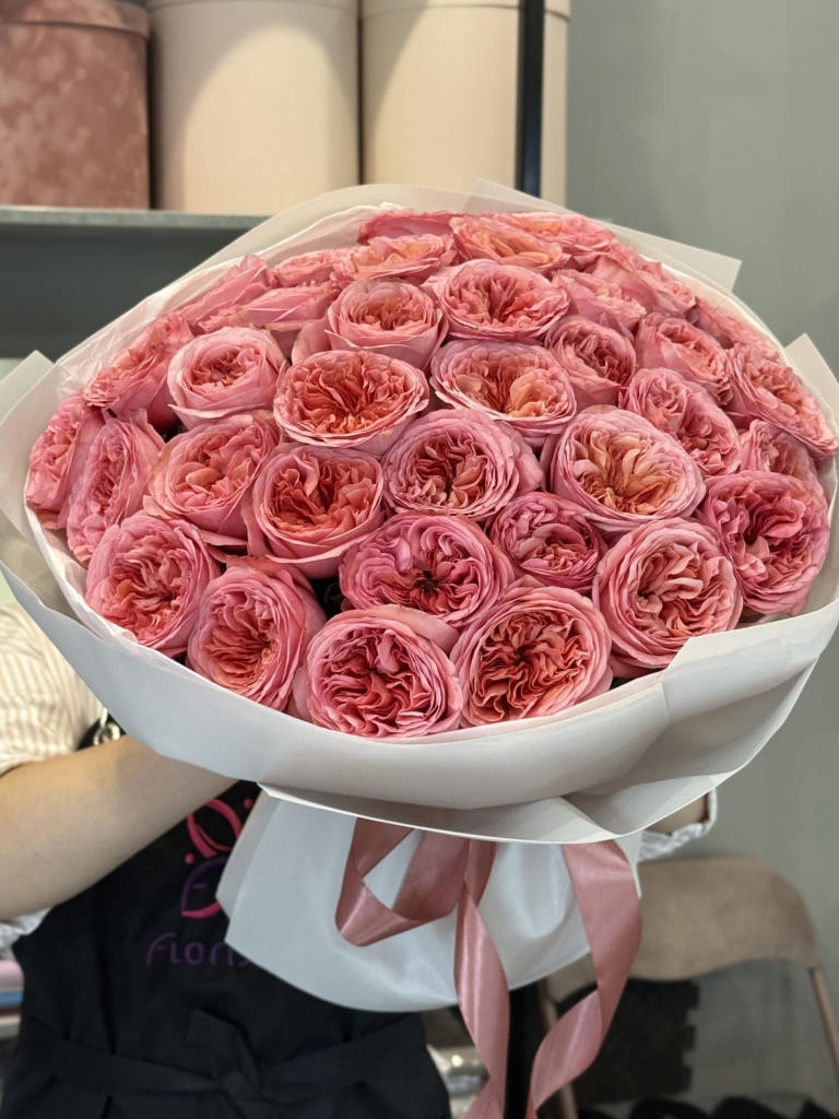 buket-pionovidnyh-roz-estilista:-dopolnit-lyuboy-obraz